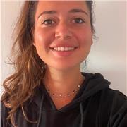 Hola, mi nombre es Claudia. 
Soy profesora de primaria apta para todos los niveles de primaria e iniciación de la ESO.